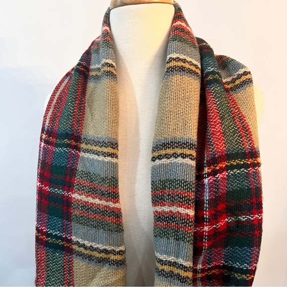 Large Infinity Blanket Scarf Plaid Tartan
Pattern (Beige/Green/Red) - Picture 3 of 8